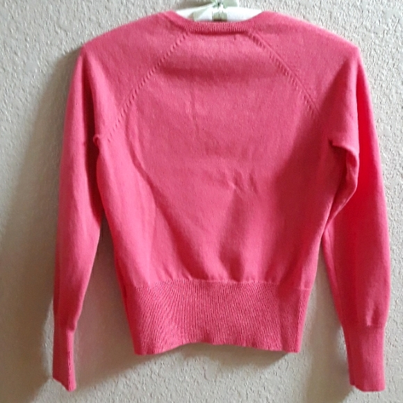 V-Neck Sweater Made in Hong Kong Fine Soft Italian Merino - Picture 5 of 5